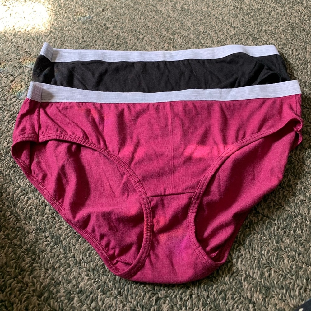 2 pair of women’s underwear